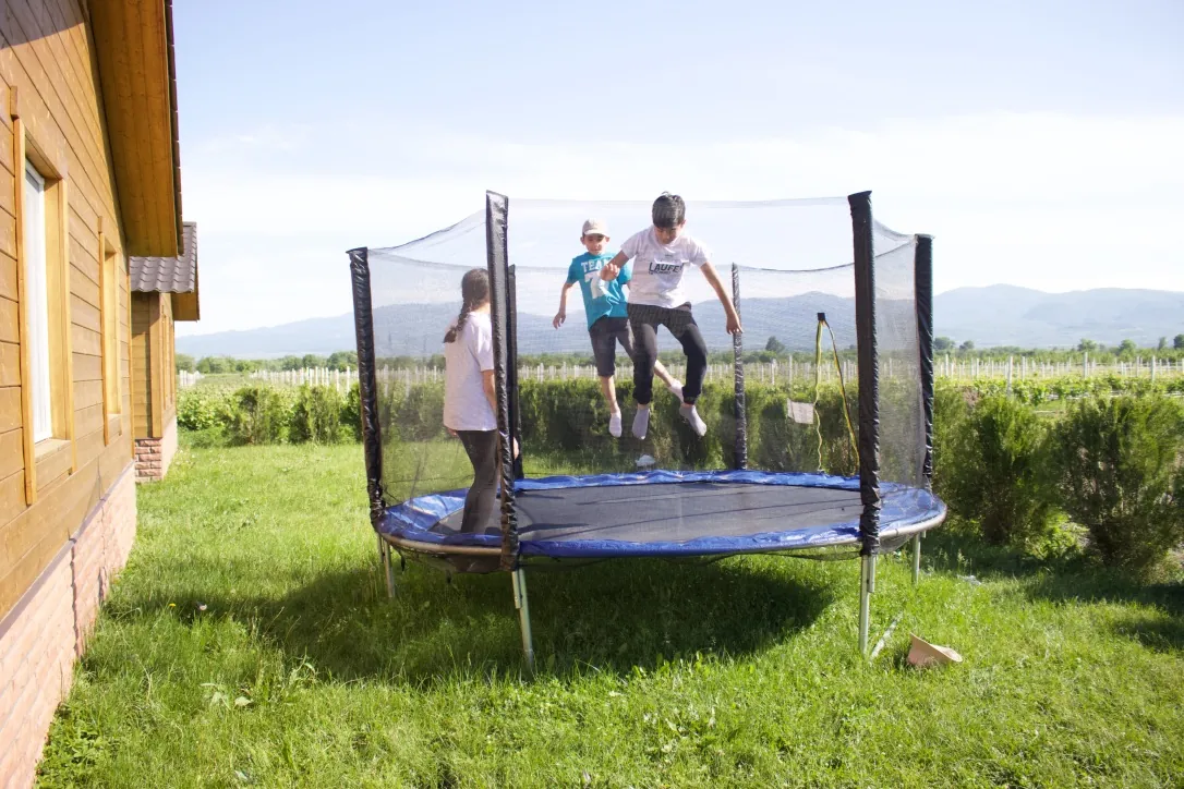 Niños disfrutando en Finca Idoize